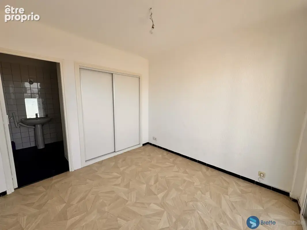 Toulon   claret   t2 41 m2   dernier étage   terrasse 15 m2   vue dégagée - photo 6