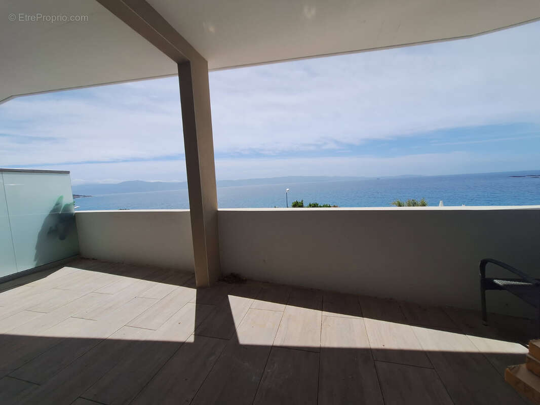 T3 récent de standing 60m2 route des Sanguinaires vue sur mer - photo 11
