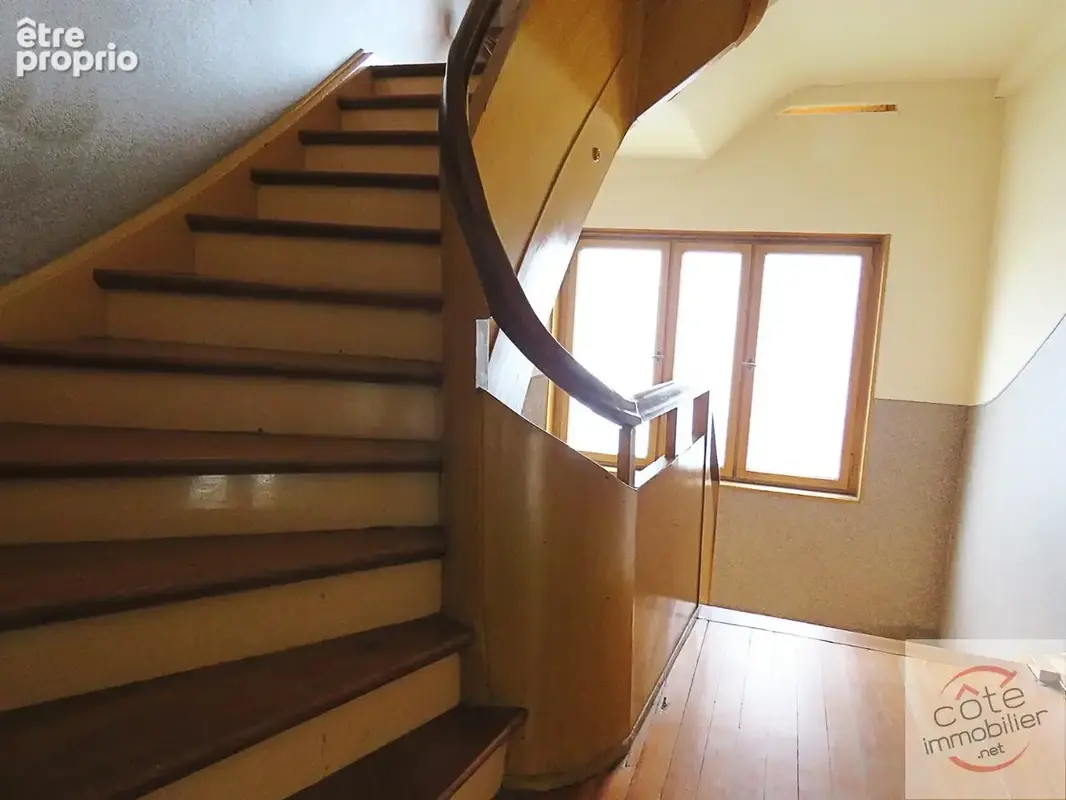 Appartement sous combles dans maison individuelle comprenant trois appartements - photo 10