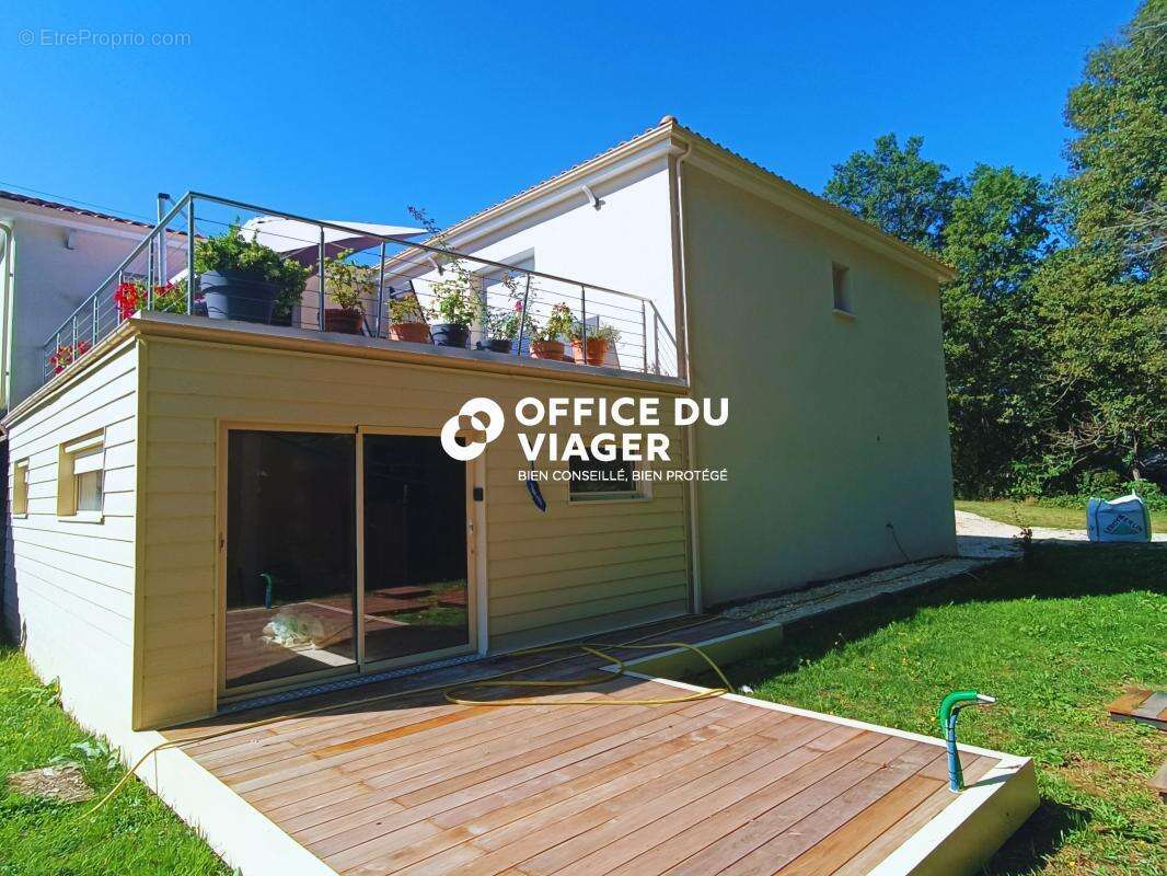 Maison à CREYSSENSAC-ET-PISSOT