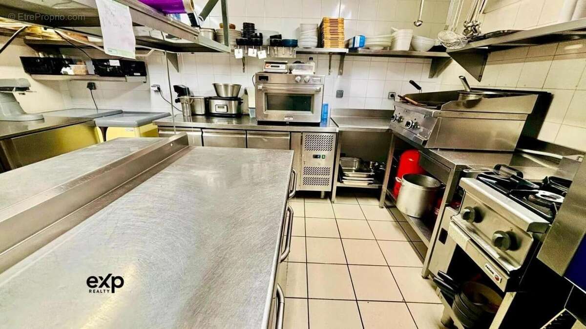 Commerce à SAINT-FRANCOIS-LONGCHAMP