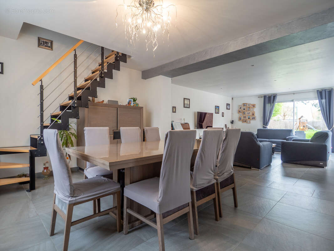 Maison à PERONNE-EN-MELANTOIS