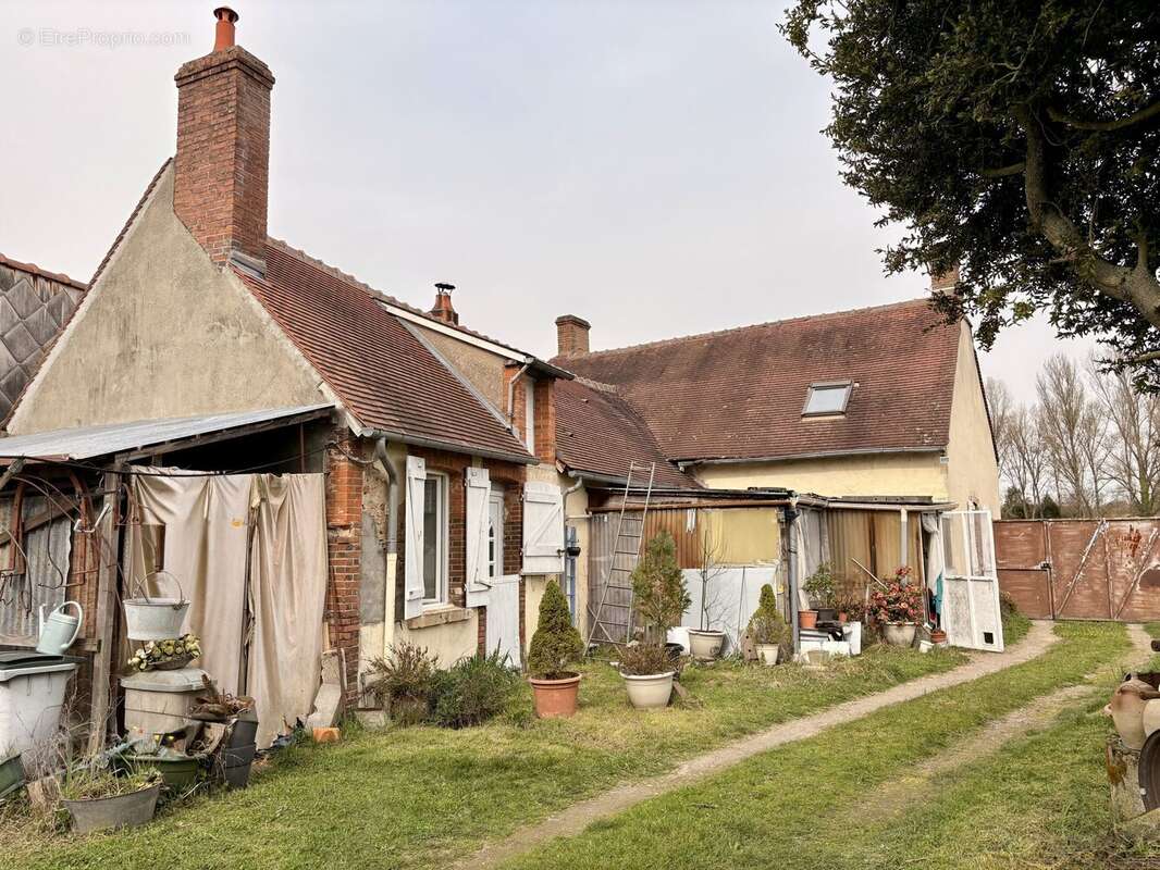 Maison à LES BORDES