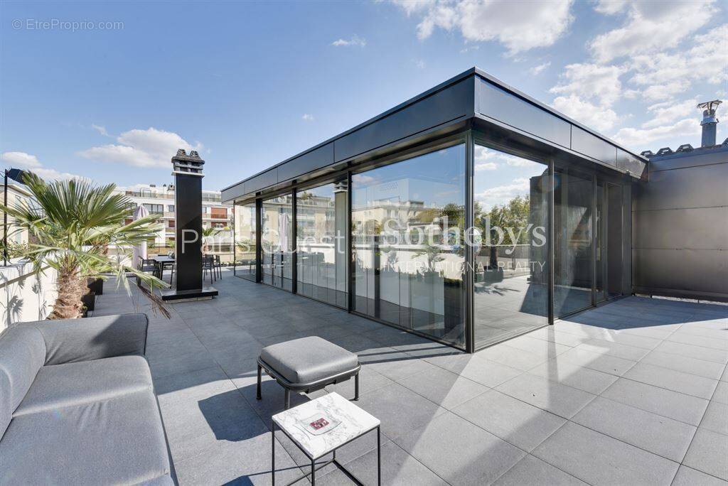 Appartement à NEUILLY-SUR-SEINE