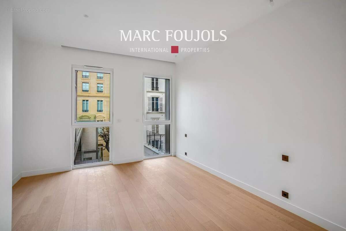 Appartement à PARIS-8E