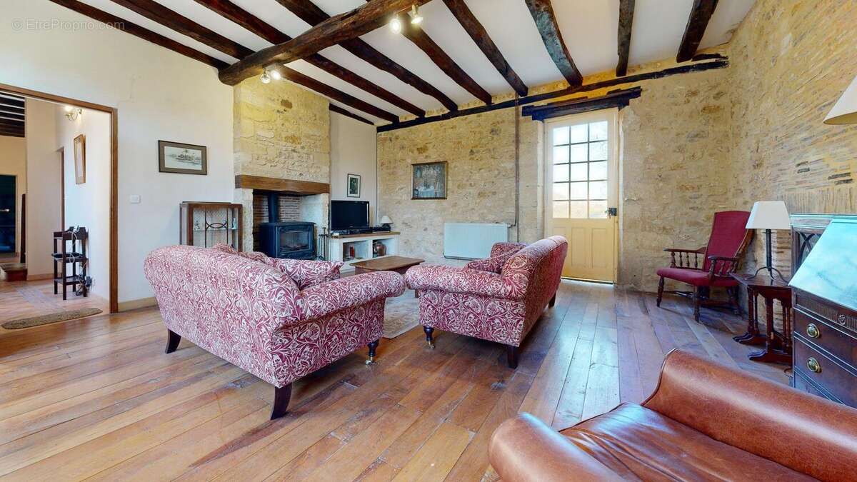 Salon - Maison à SAINT-FELIX-DE-REILLAC-ET-MORTEMART