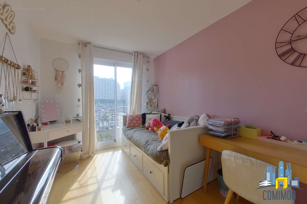 Appartement à LA GARENNE-COLOMBES