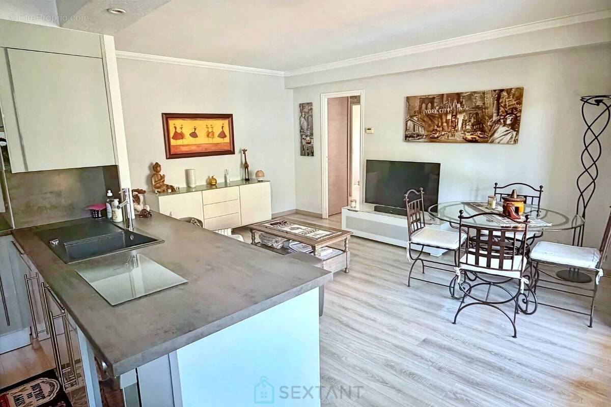 Appartement à SAINT-LAURENT-DU-VAR
