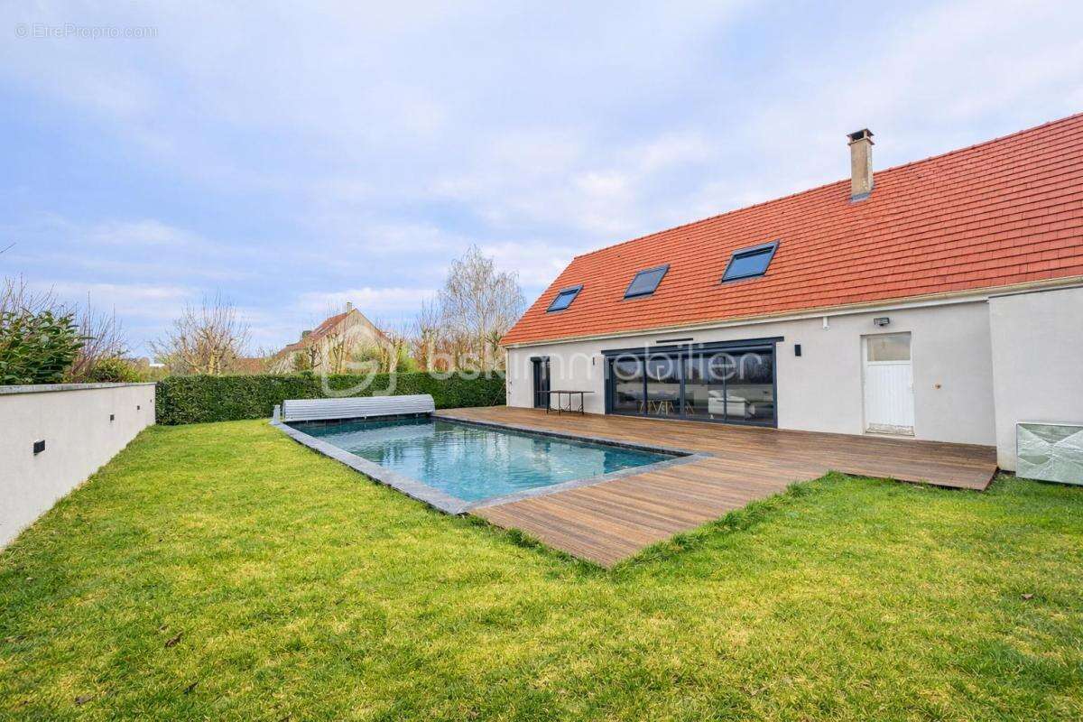 Maison à LE PLESSIS-BELLEVILLE