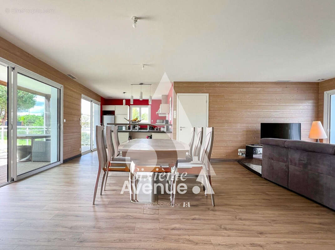 Maison à BUSSAC-SUR-CHARENTE