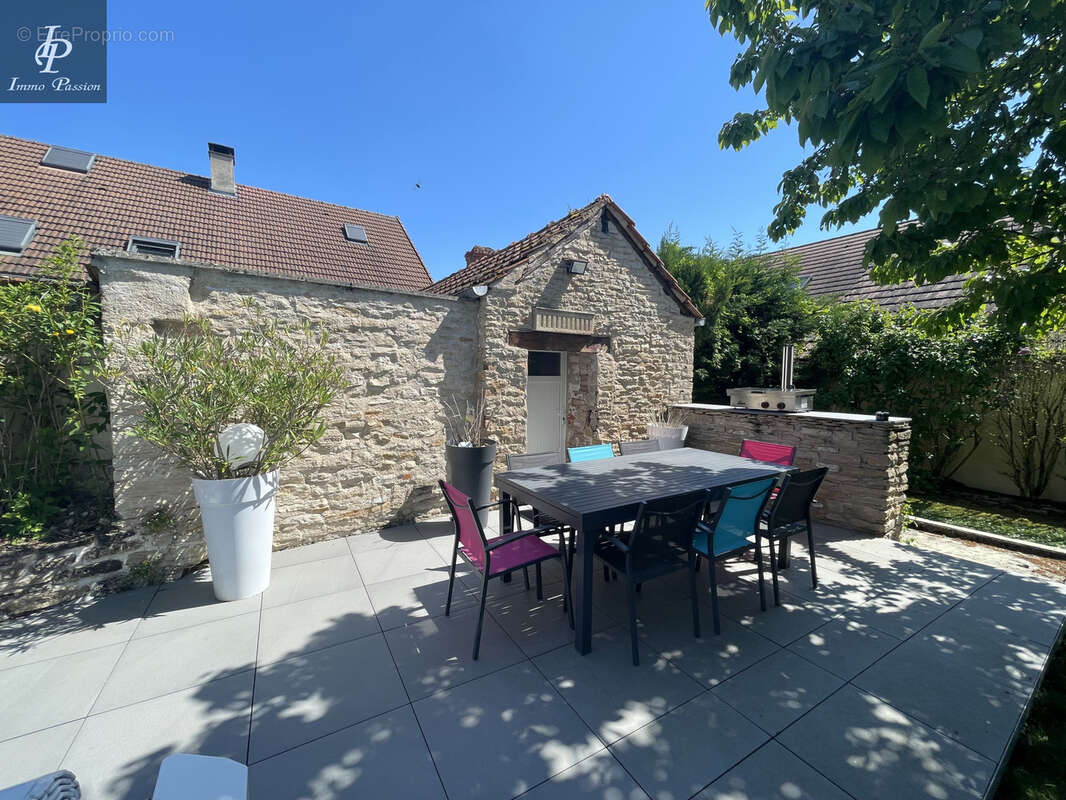 Maison à SAVIGNY-LE-SEC