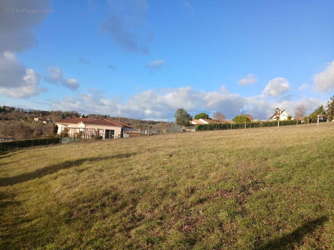 Terrain à VILLETOUREIX
