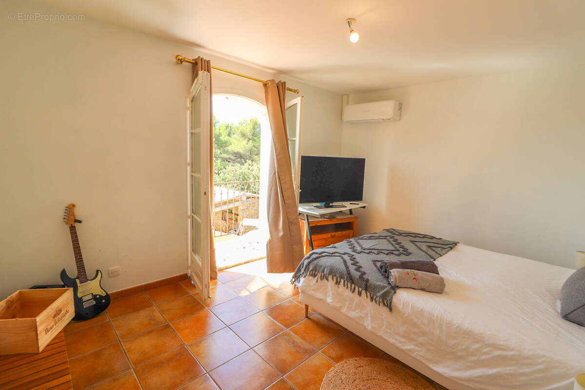 FLAYOSC PROPRIETE de 185M2 habitables avec 4 chambres, PISCINE sur plus de 4000m2 clos et paysagé - photo 22