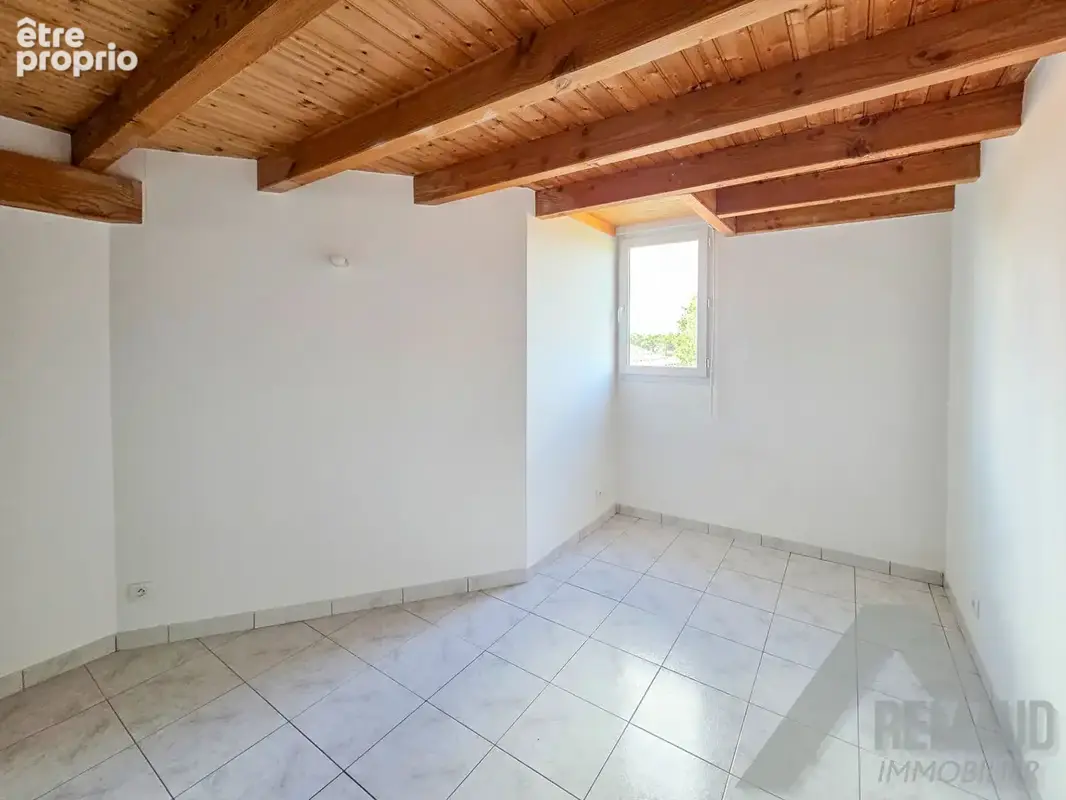 2.6 Km du Centre Ville - Appartement 82 m² avec terrasse et garages - photo 5