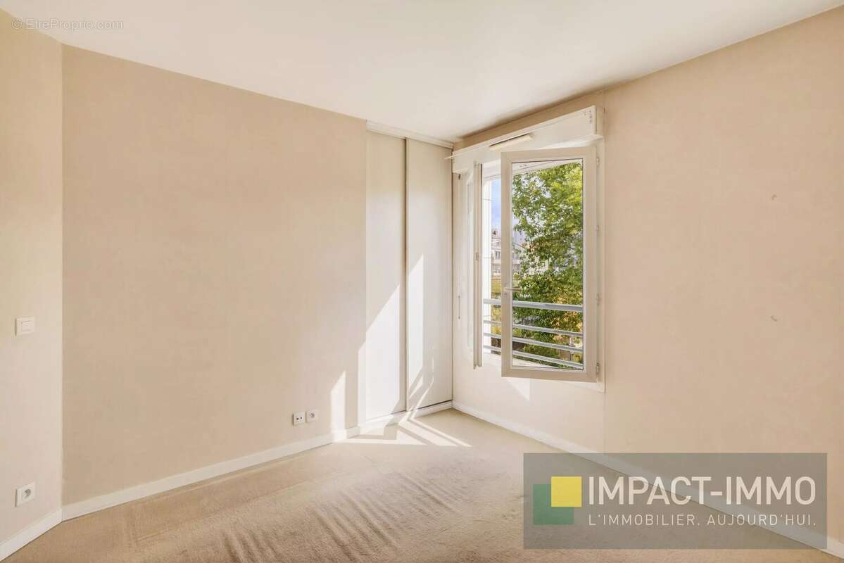 Appartement à COURBEVOIE