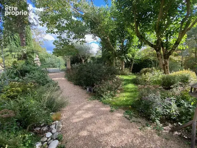 Dans un Domaine fortifiée médiéval, maison en pierres avec 249m2 habitables avec jardin privatif et paysagé - photo 34