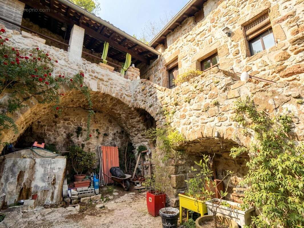   - Maison à VALS-LES-BAINS
