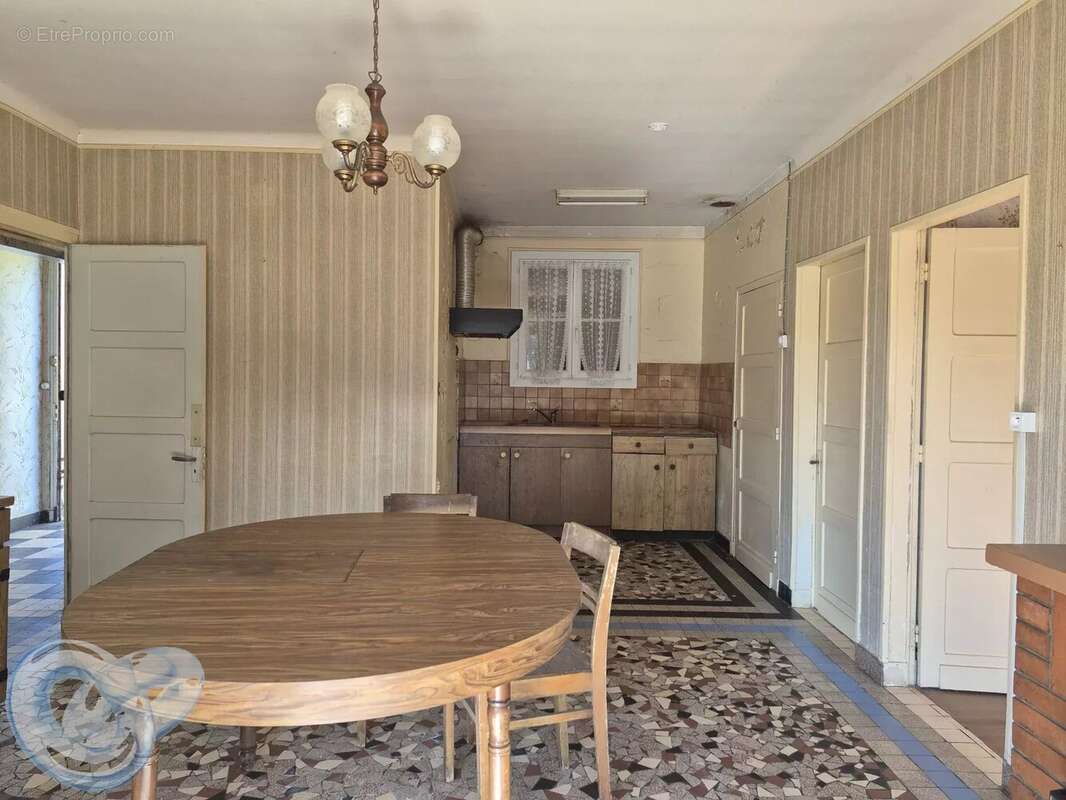 Commerce à BEYNAC-ET-CAZENAC