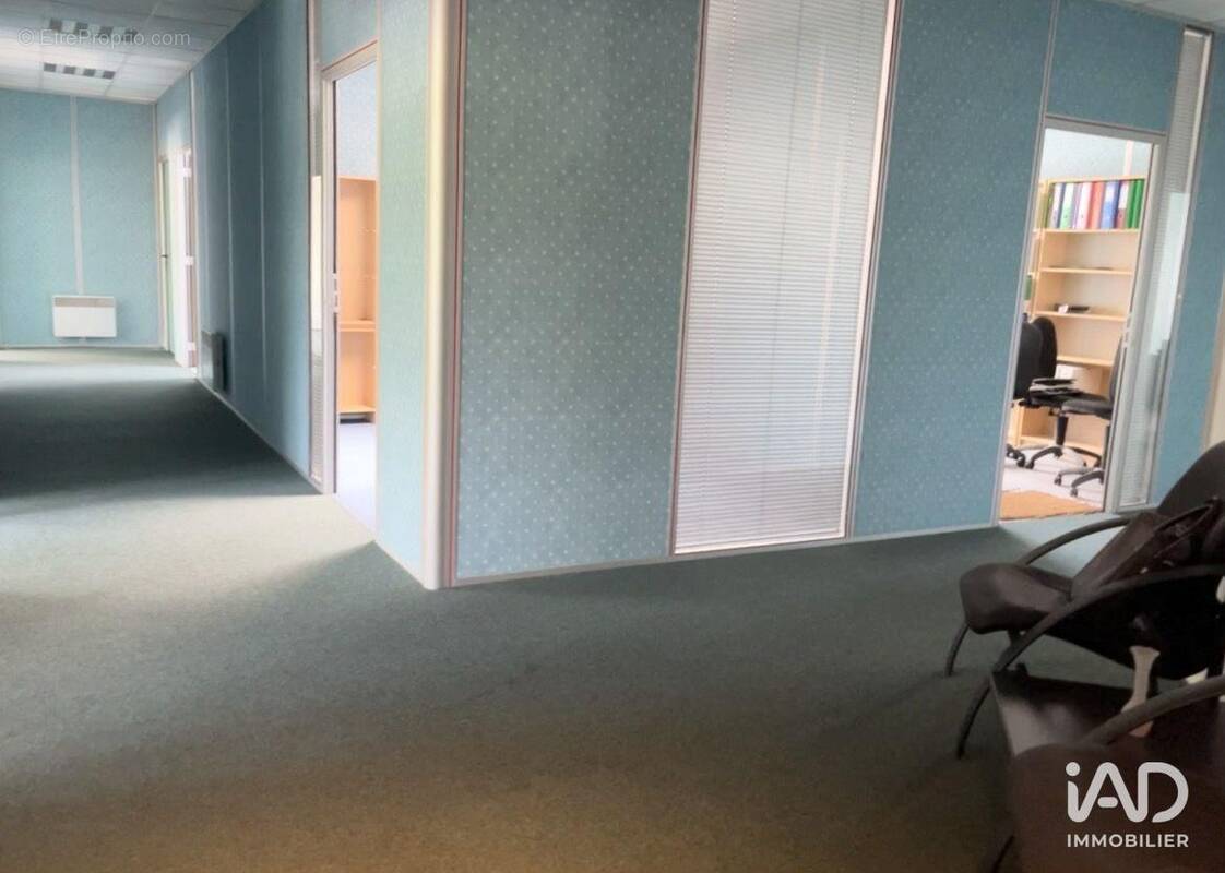 Photo 1 - Commerce à GRIGNY