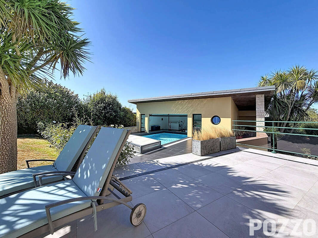 Élégance contemporaine aux portes de Granville , Villa d'exception avec piscine, prestations haut de gamme et performance énergé - photo 14