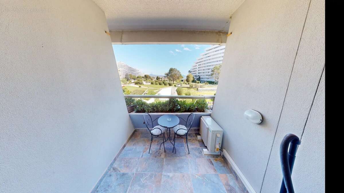 Appartement à VILLENEUVE-LOUBET
