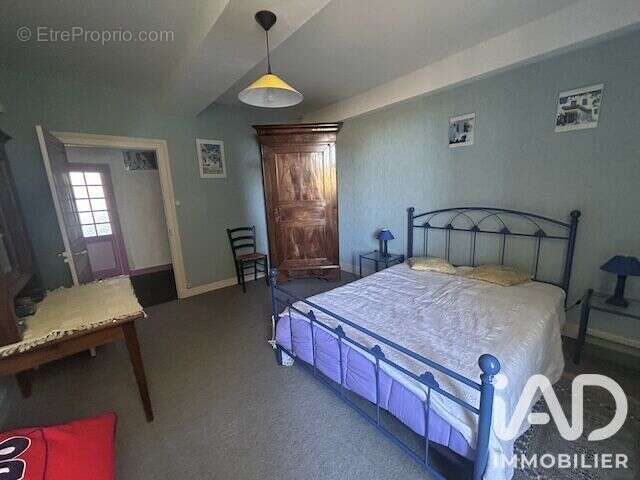 Maison 250 m² à Montbron  - photo 7