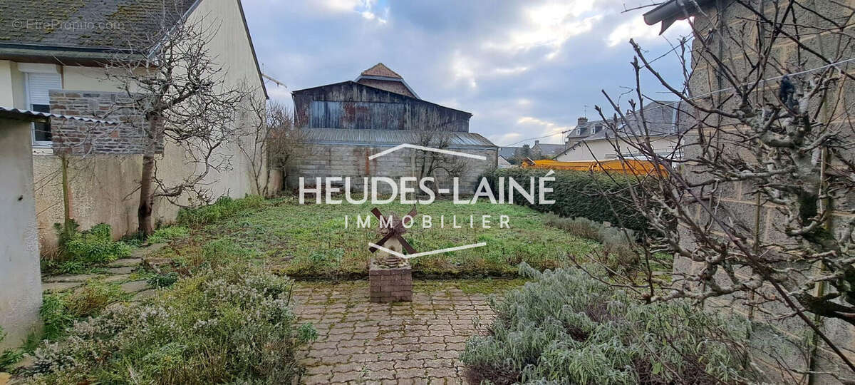 Maison à SAINT-HILAIRE-DU-HARCOUET