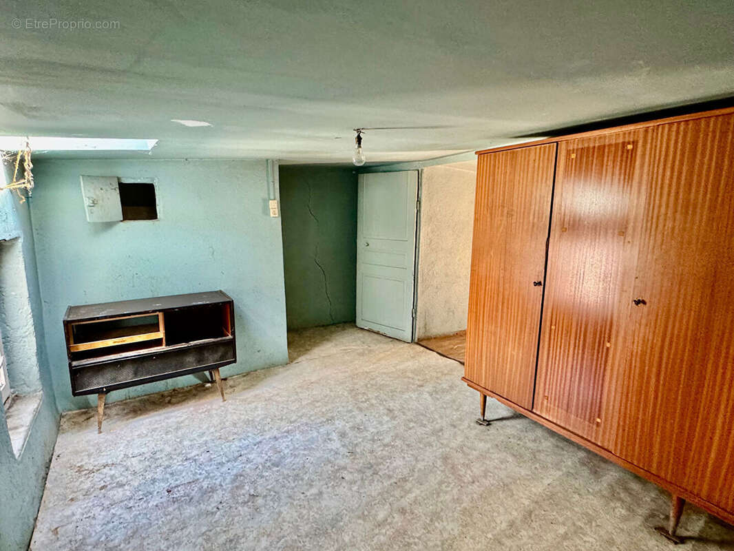 ROMAGNAT / Maison de bourg à vendre avec garage ! - photo 13