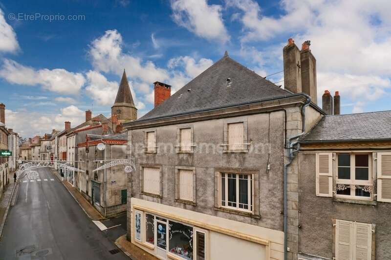 Maison à MAGNAC-LAVAL