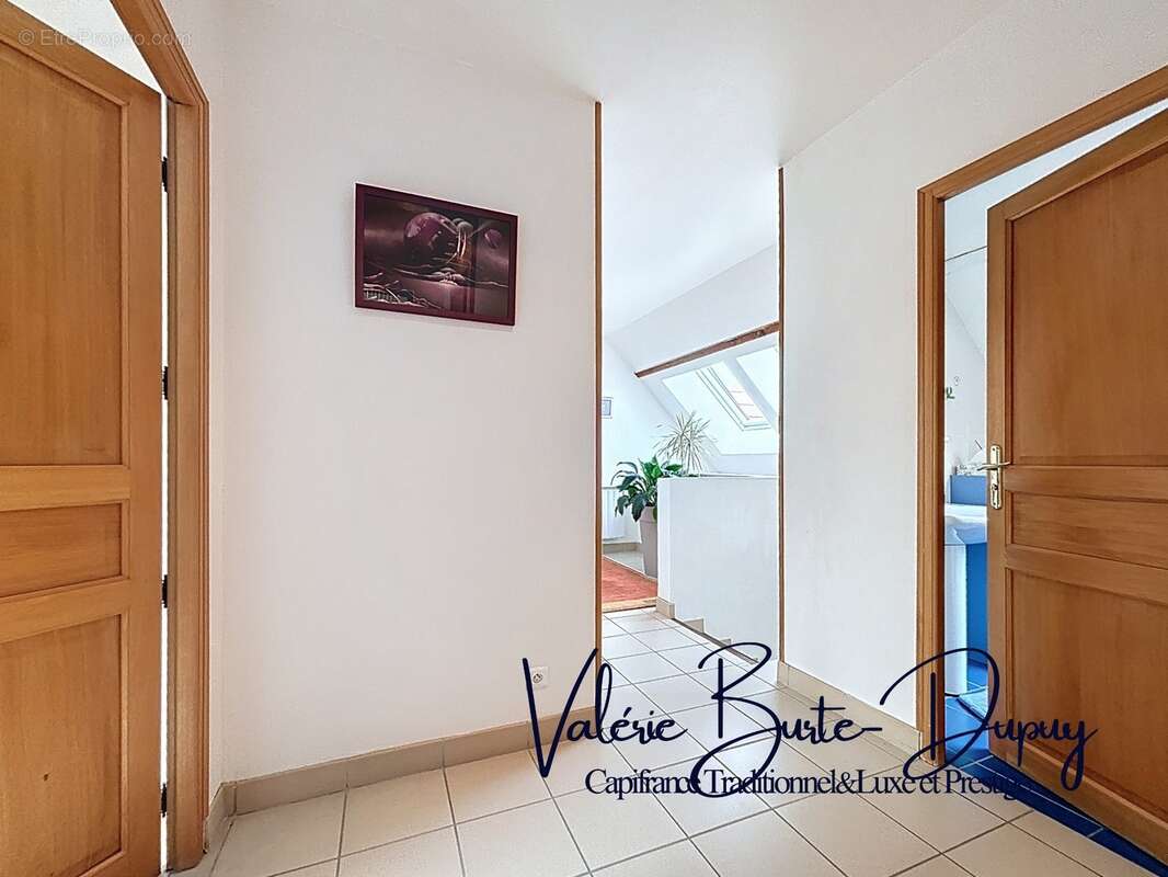 St Denis en Val à 10 min d'Orléans centre, à vendre  Maison de 2003 190m2 5 chambres avec jardin arboré de 1800m2, garage attena - photo 23