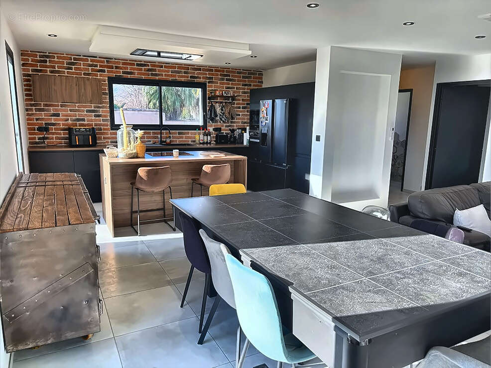 Maison à MONTELIMAR