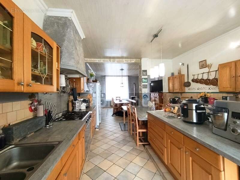  Spacieuse maison bourgeoise de 280 m² – Habitez et générez un revenu locatif avec 50 m² en plus ! - photo 10
