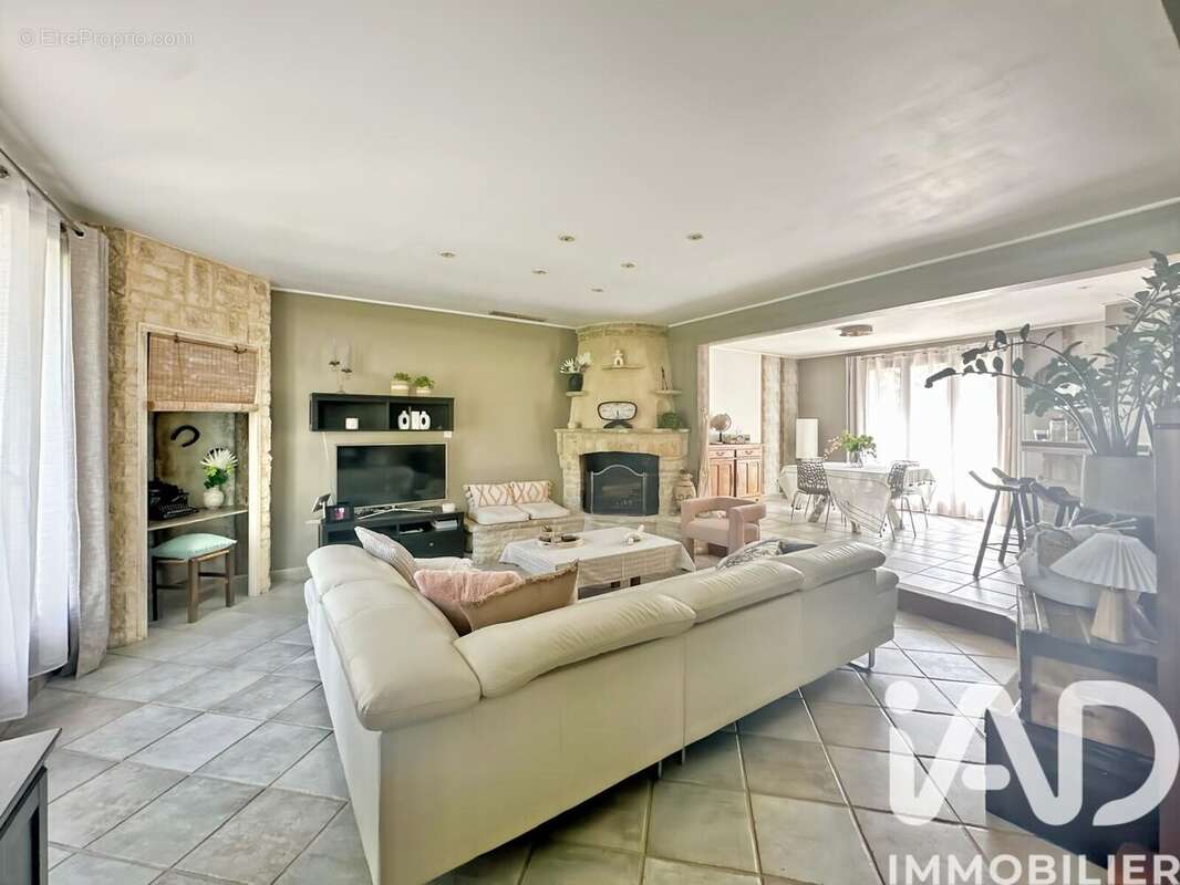 Maison 163 m² à La Ville-Du-Bois  - photo 3
