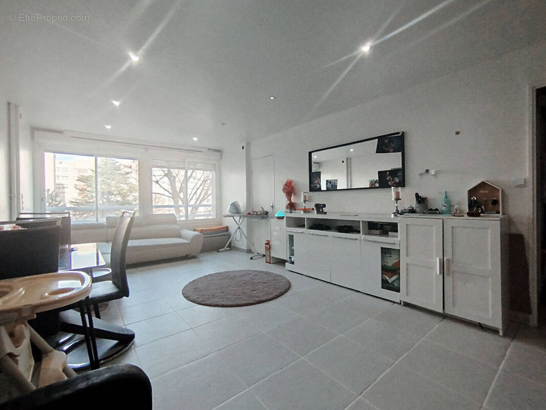 Appartement à CORBEIL-ESSONNES