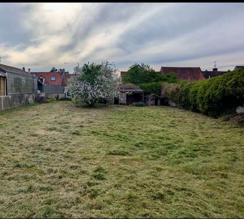 Terrain à FOLLAINVILLE-DENNEMONT