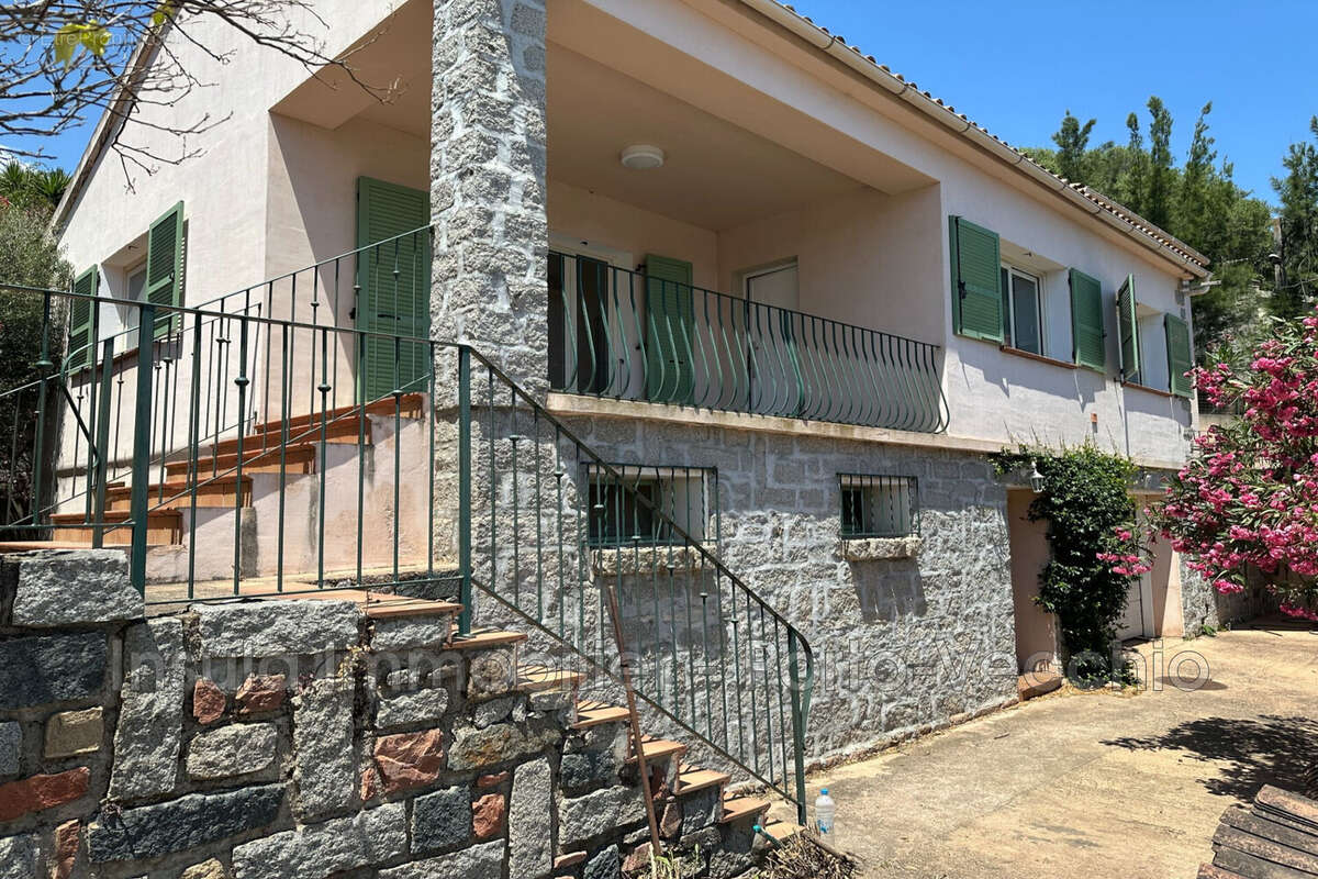Maison 161 m² à Porto-Vecchio  - photo 2