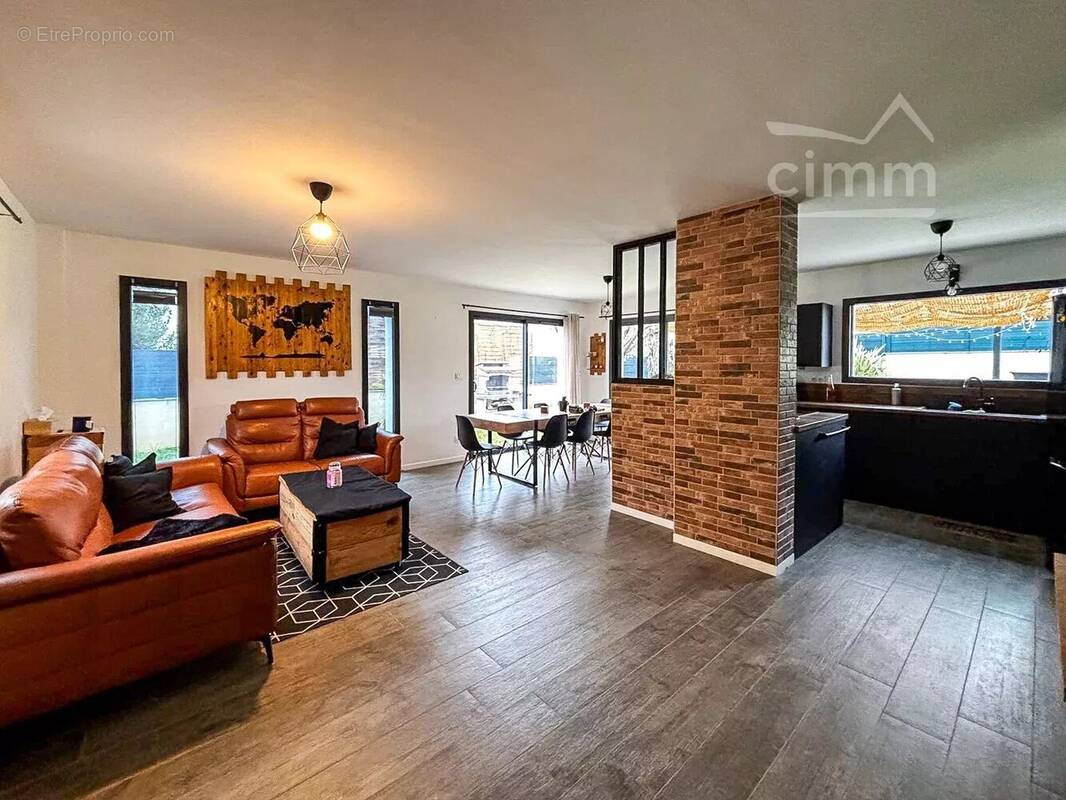 Maison à BRIE-ET-ANGONNES