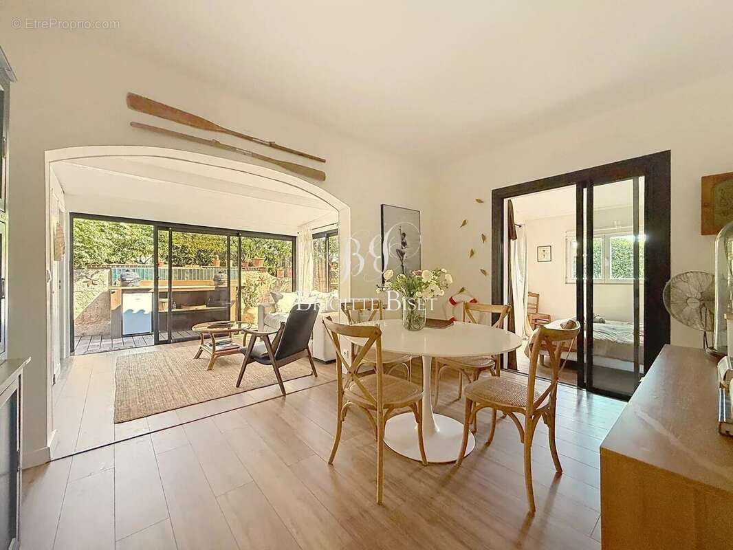 Appartement à vendre à Sainte Maxime face à la mer ! - photo 7