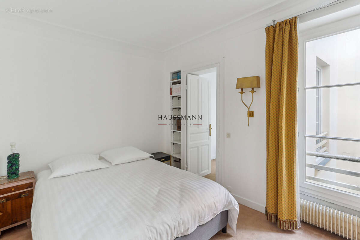 Appartement à PARIS-1E