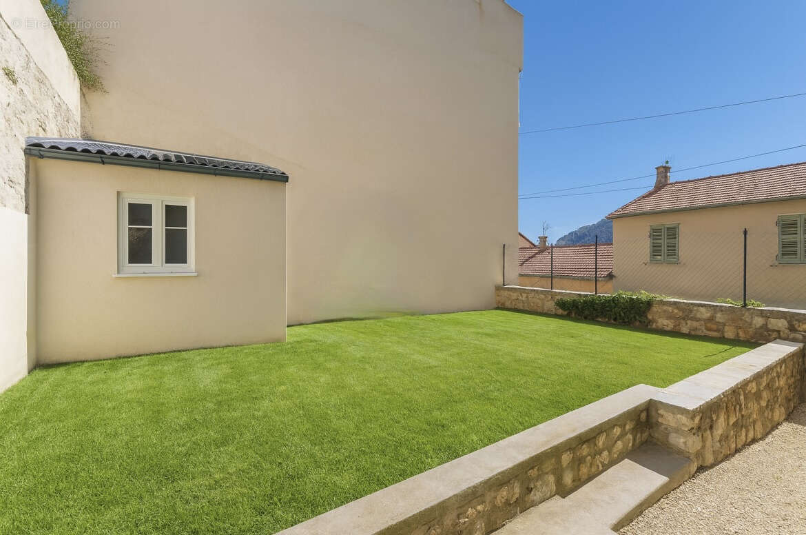 Appartement à LA TURBIE