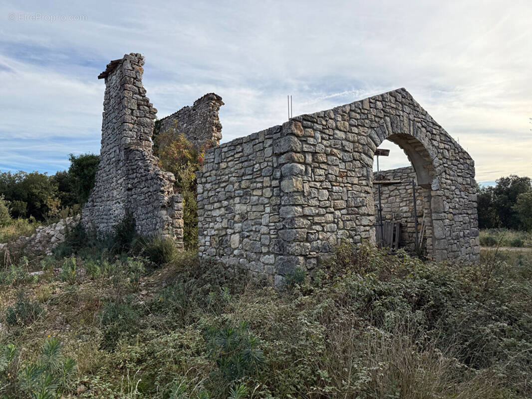 Terrain à MONTCLUS