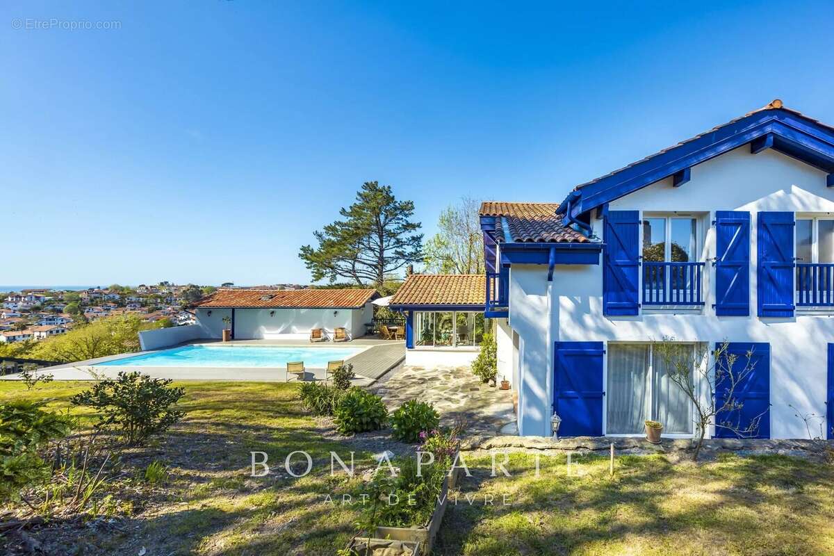 Saint-jean-de-luz - propriete avec piscine et annexe - photo 3