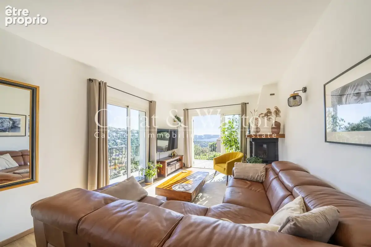 À 2 kms du centre: villa rénovée avec piscine à cavalaire avec vue mer & collines - photo 7