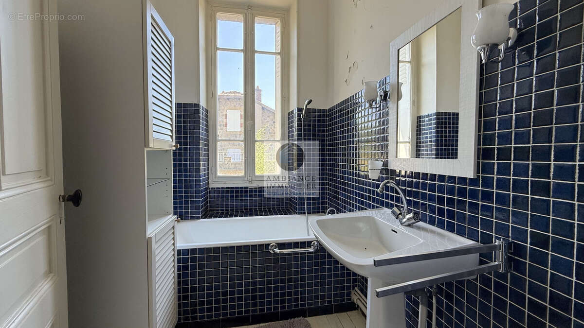 Maison à LES OLLIERES-SUR-EYRIEUX