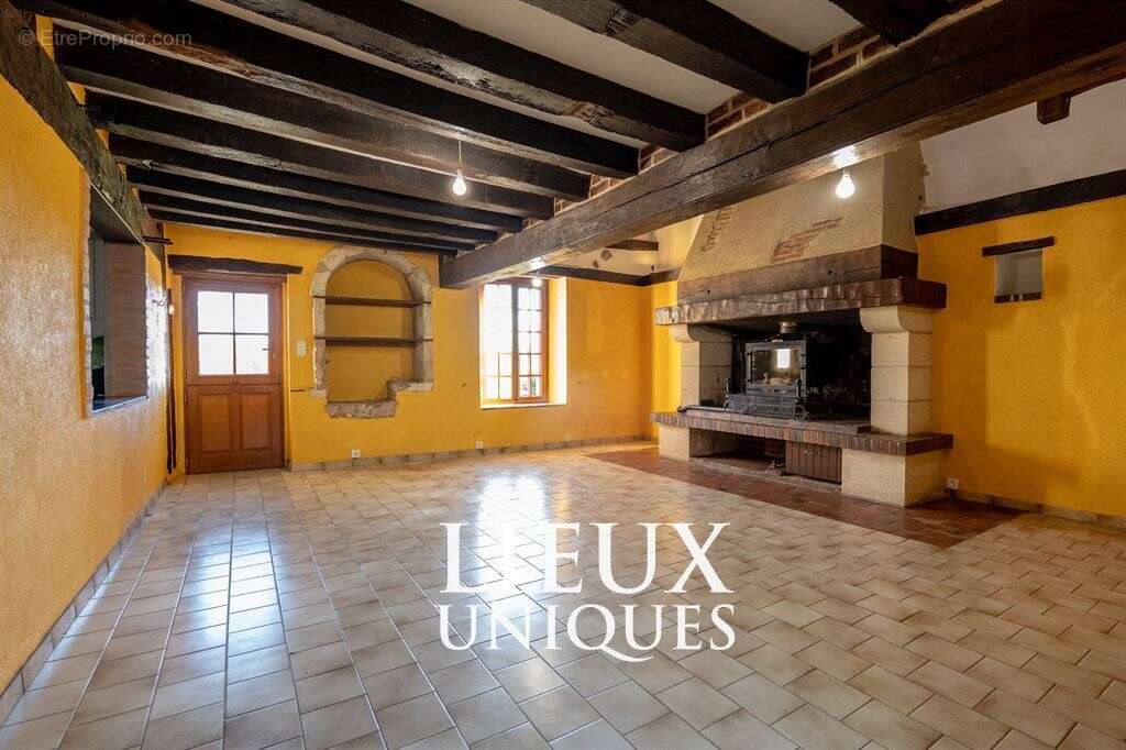 Maison à SAINT-HILAIRE-LA-GRAVELLE