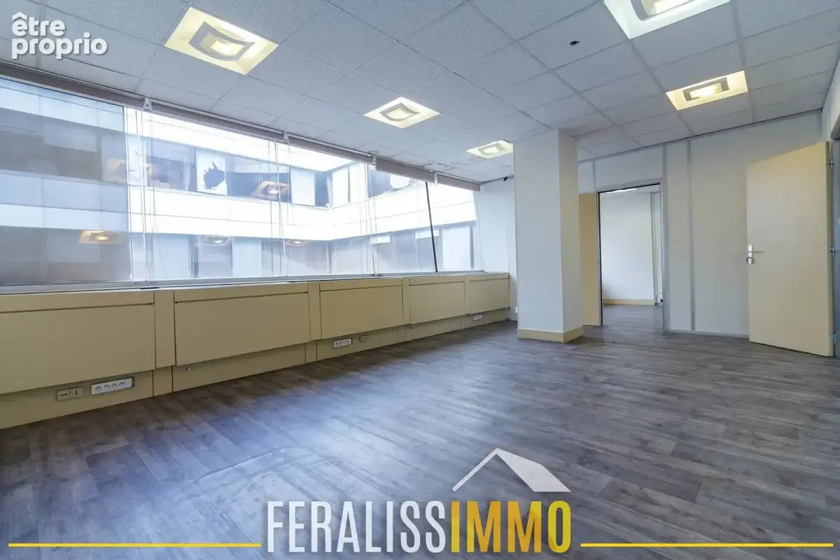 Cergy Préfecture Bureaux 265 m2 rendement élevé ! - photo 5