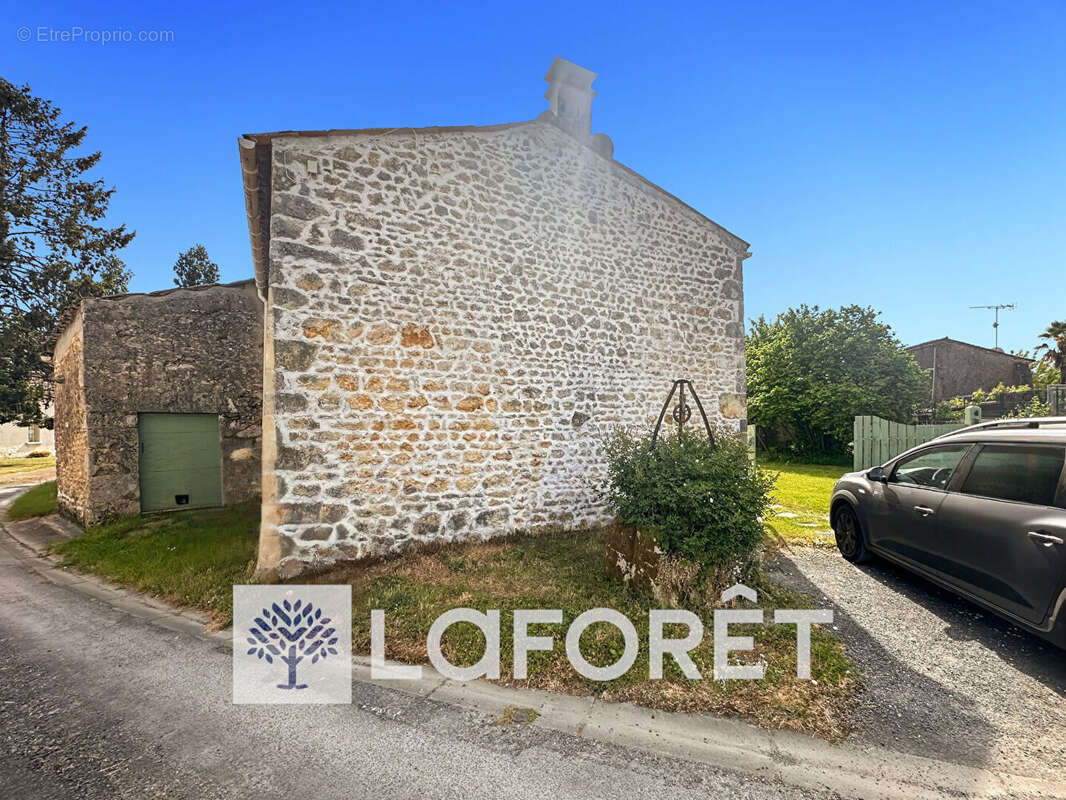 Maison à COZES