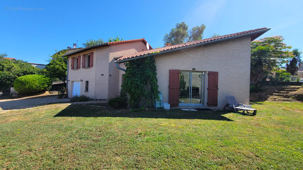 Maison à MONTANAY