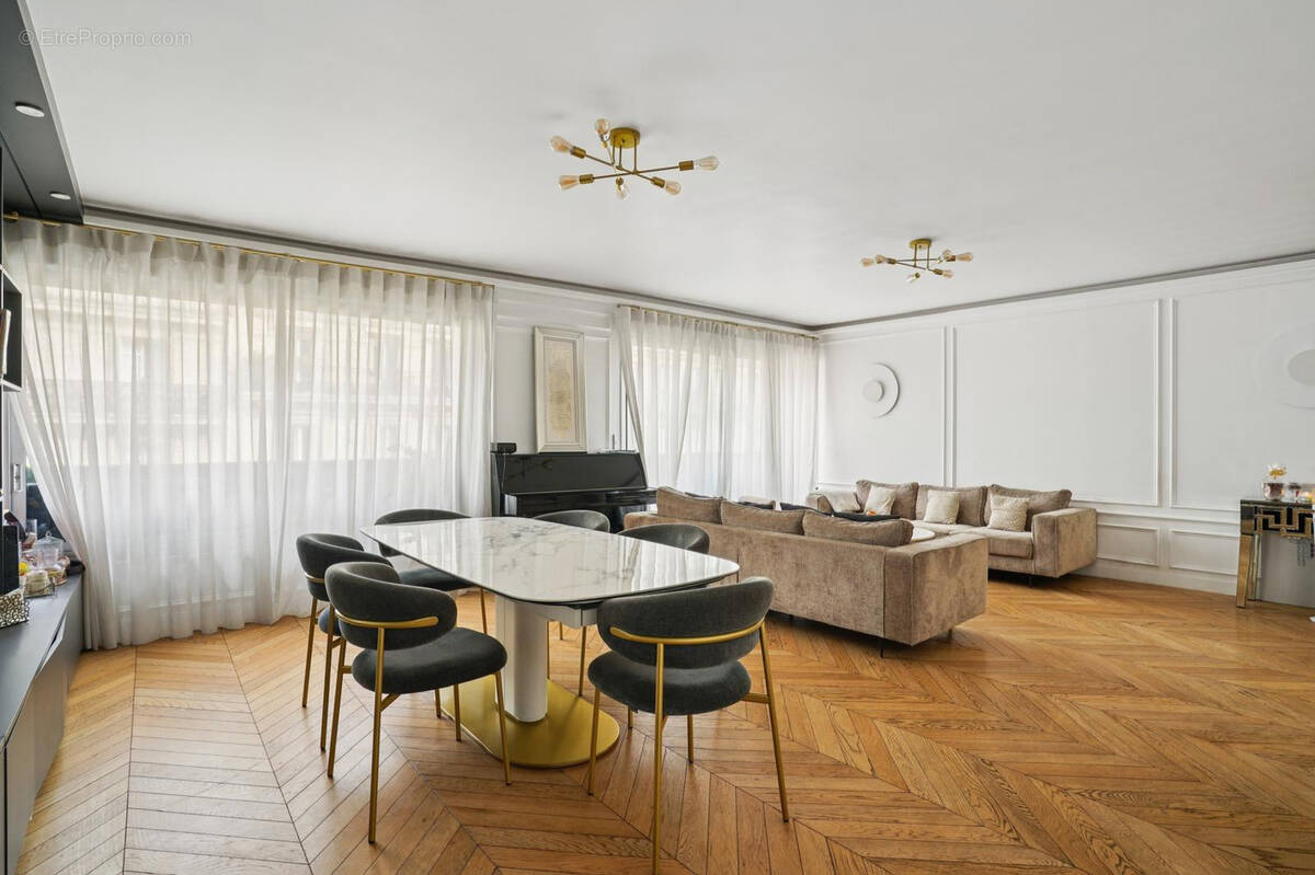 Appartement à PARIS-17E