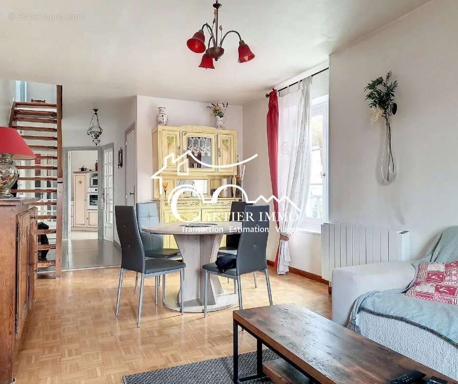 Appartement à AIGUILHE